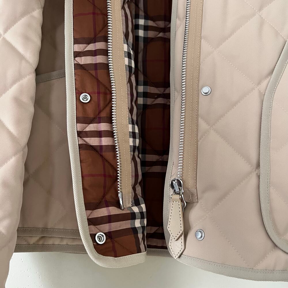 NWOT $1439 BURBERRY Quilted Country Jacket Cropped Long-Sleeve Zip Snap Neutral - Picture 9 of 14